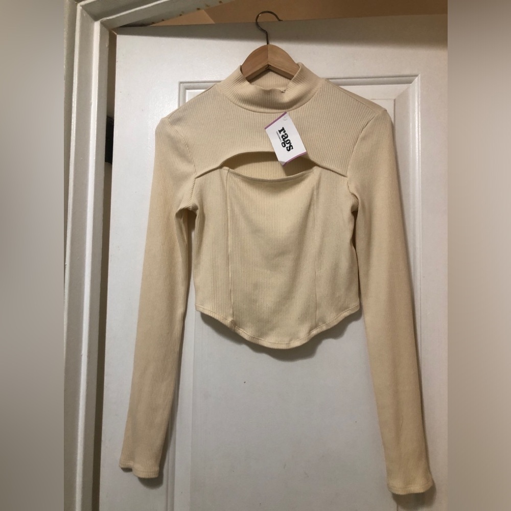 Topshop Cream Ribbed Long-Sleeve Cutout Top Size 8 NWT Beautiful